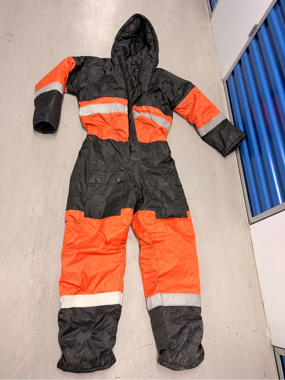 Men’s High-Visibility Insulated One-Piece work wear Suit medium or large 180